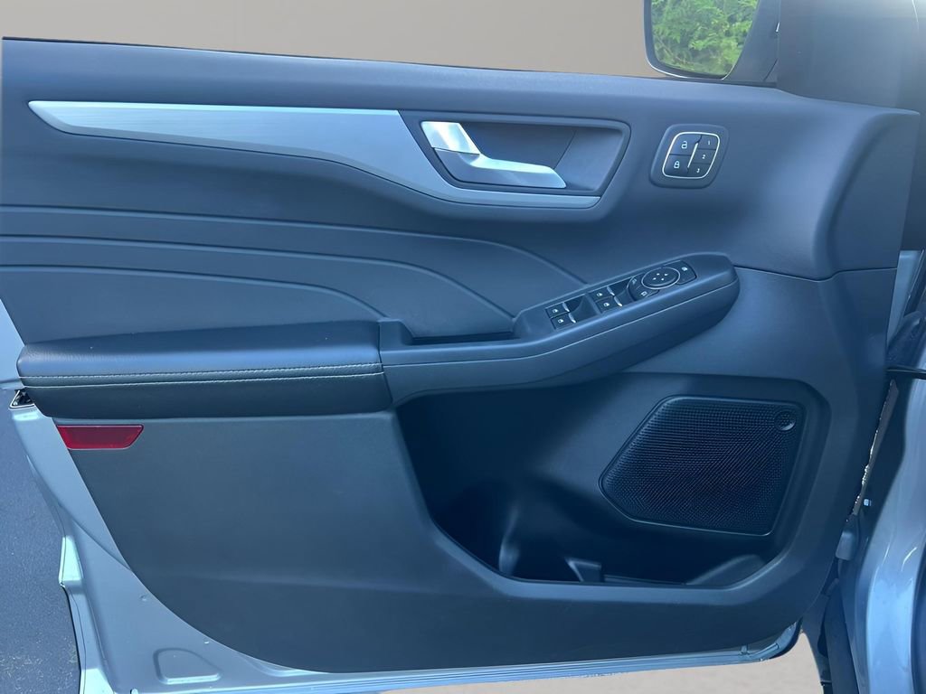 Used 2023 Ford Escape Platinum image 25