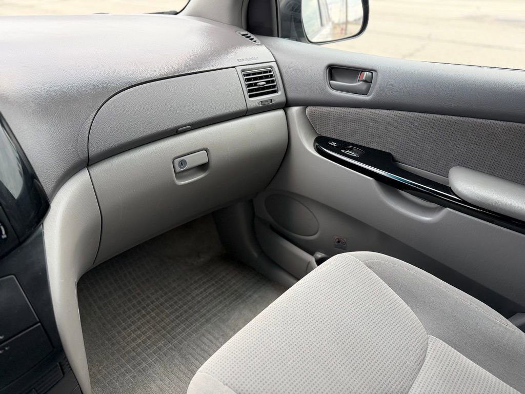 Used 2005 Toyota Sienna LE image 28