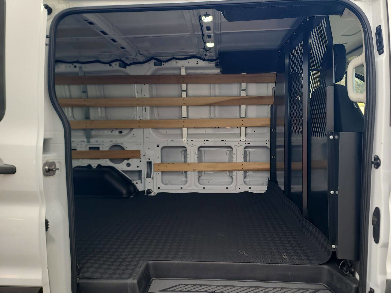 Used 2024 Ford Transit 250 250 3dr SWB Low Roof Cargo Van w/ Exterior Upgrade Package image 18