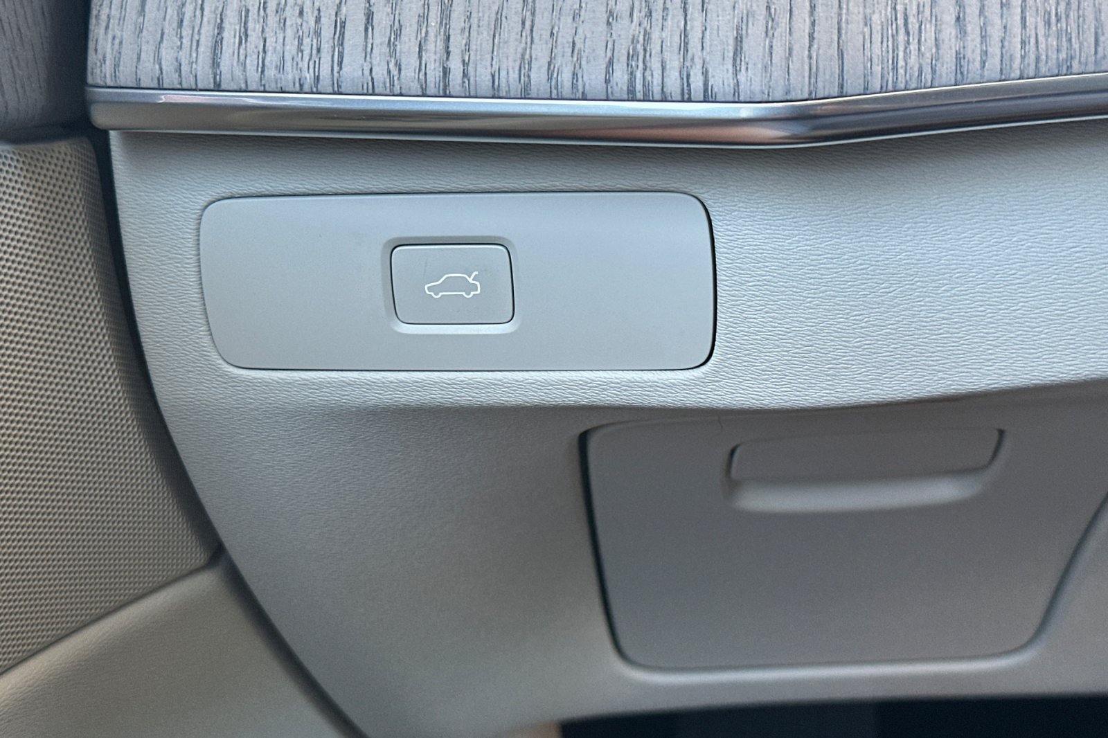Certified 2025 Volvo XC90 B6 Plus w/ Protection Package Premier AWD/4WD image 34