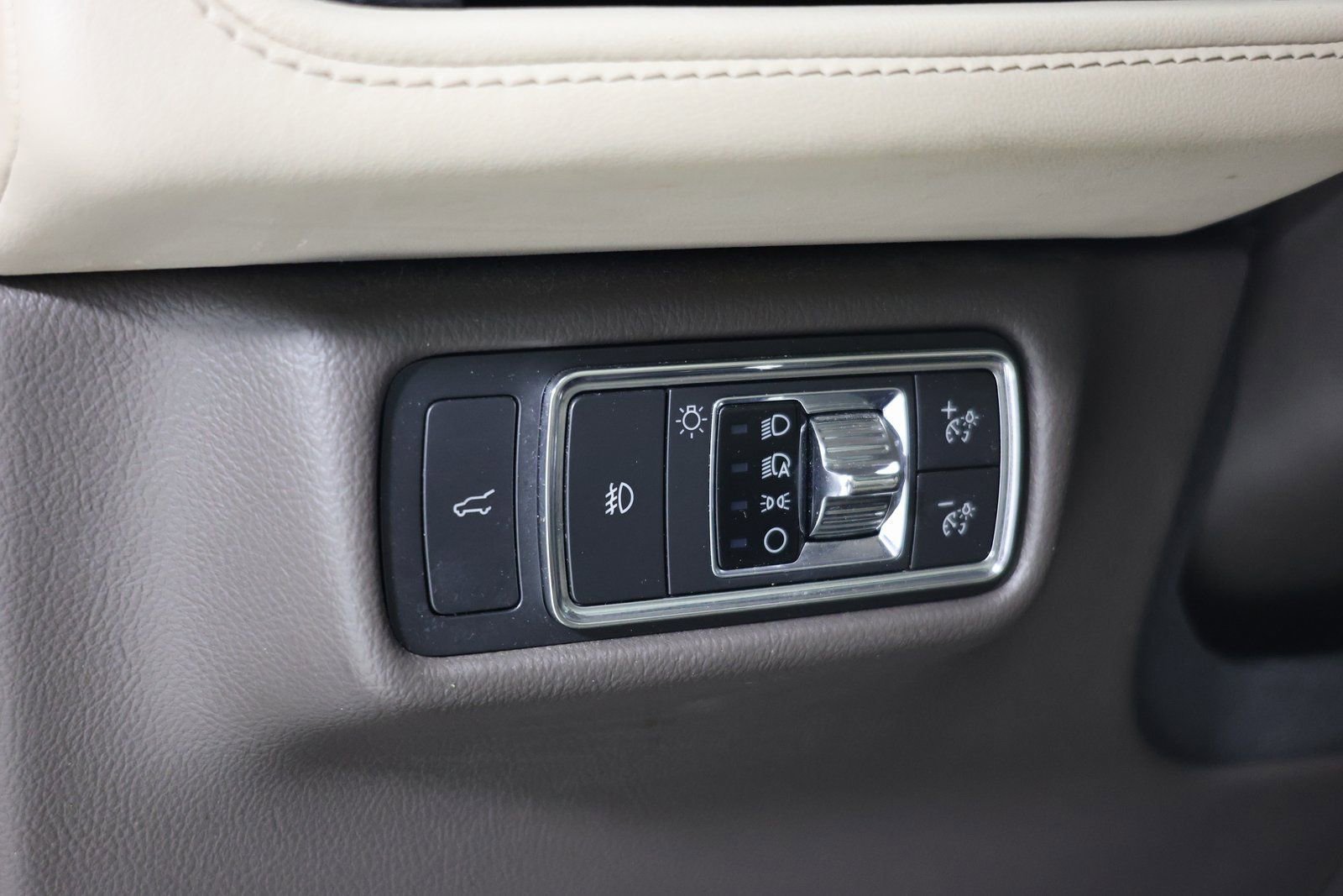 Used 2021 Lincoln Aviator Reserve w/ Class IV Trailer Tow Package image 24