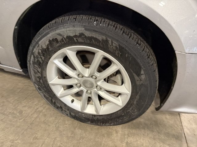 Used 2019 Dodge Grand Caravan SXT FWD image 2