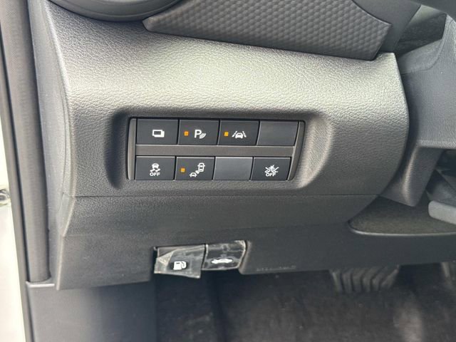 Certified 2025 Nissan Kicks Play S image 28