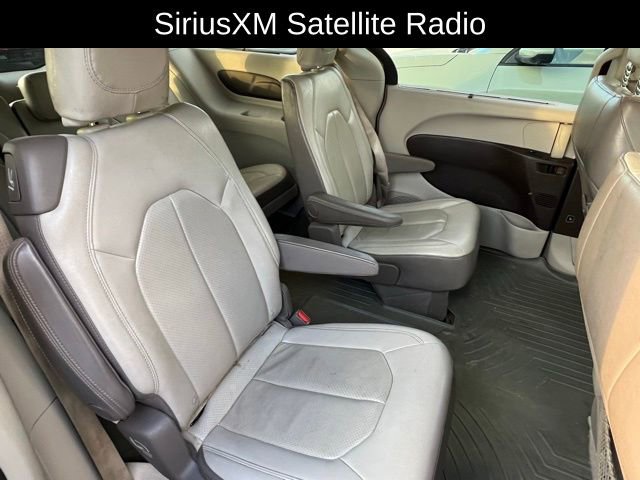 Used 2018 Chrysler Pacifica Touring-L image 10