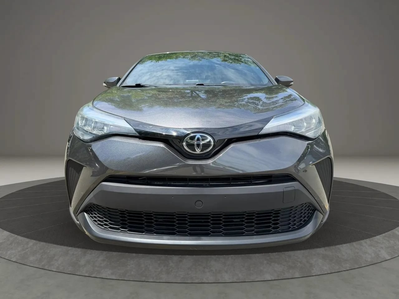 Used 2020 Toyota C-HR XLE FWD image 2