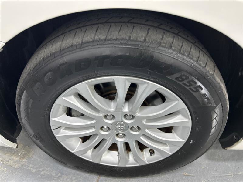 Used 2015 Toyota Sienna XLE image 11