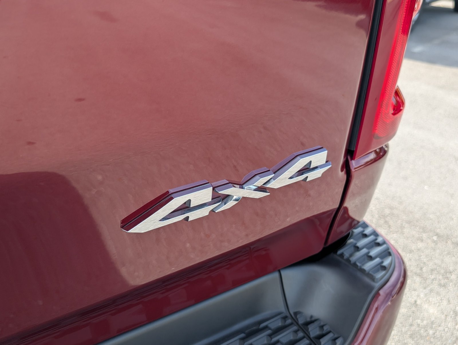 Used 2025 RAM 1500 Laramie AWD/4WD image 11