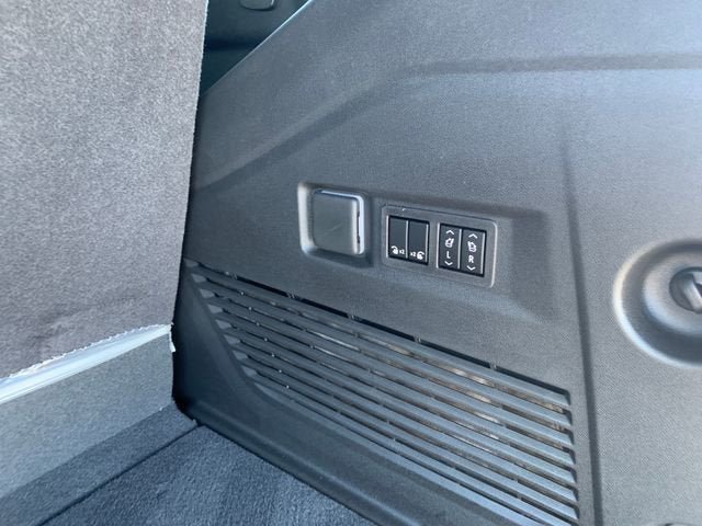 New 2026 GMC Yukon Elevation w/ LPO, Elevation Black Package AWD/4WD image 12