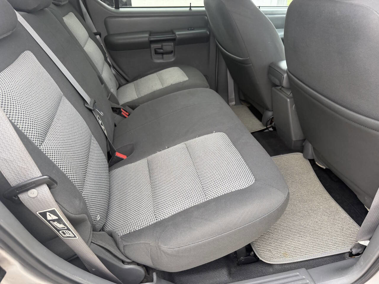 Used 2004 Ford Explorer Sport Trac XLT AWD/4WD image 19