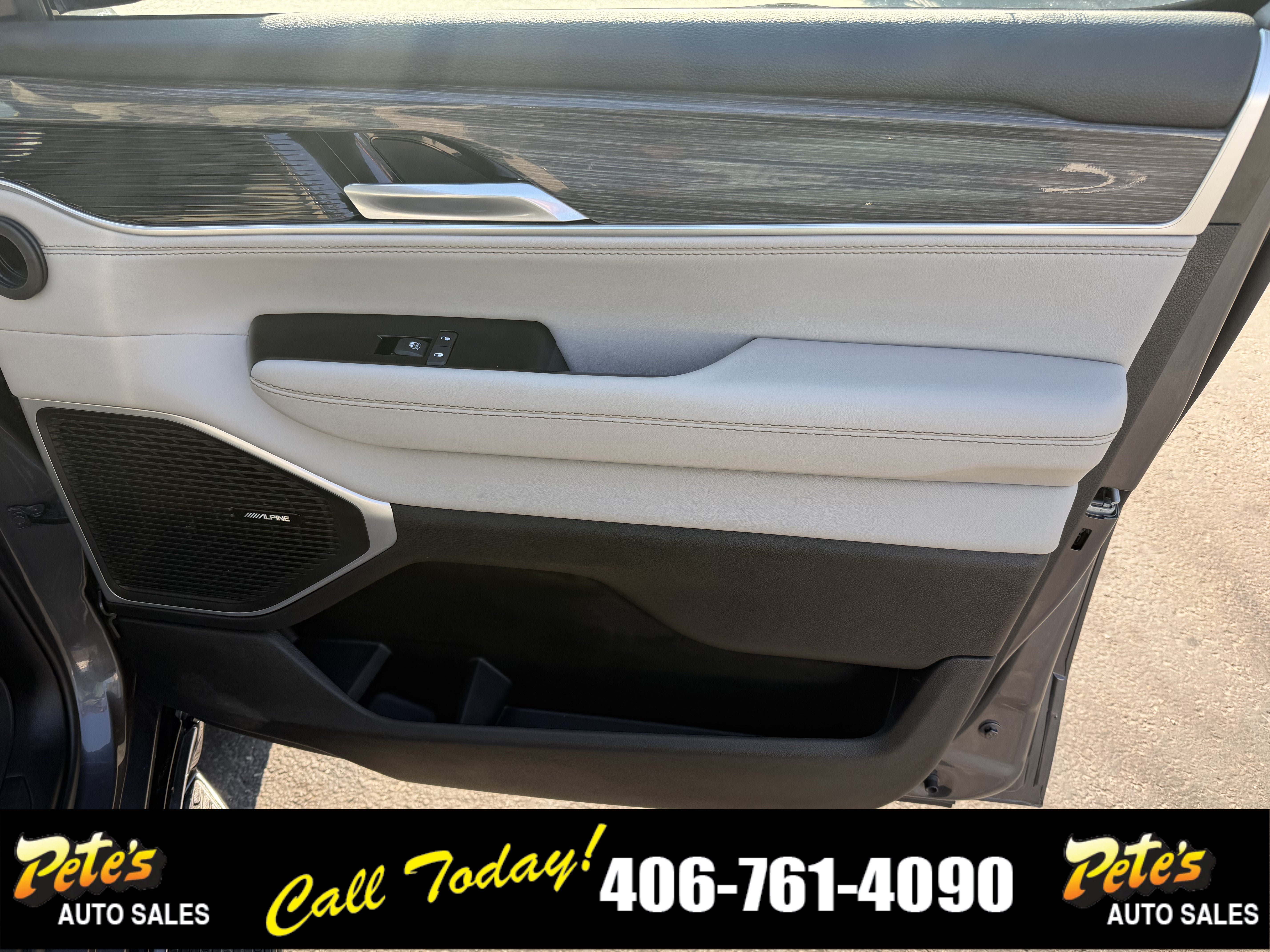 Used 2022 Jeep Wagoneer Series III w/ Flexible Seating Group AWD/4WD image 29