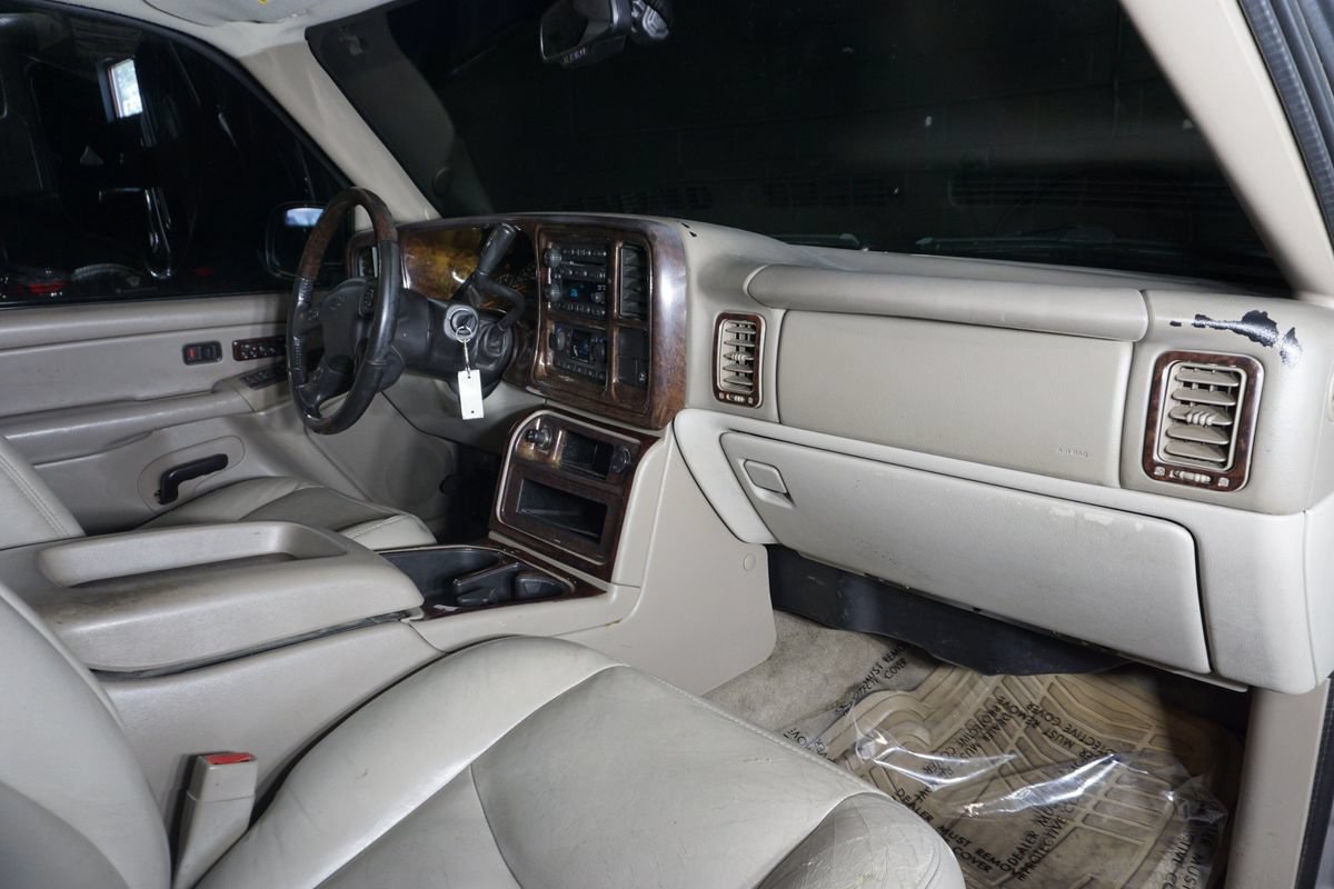 Used 2005 Chevrolet Suburban Z71 w/ Preferred Equipment Group AWD/4WD image 19