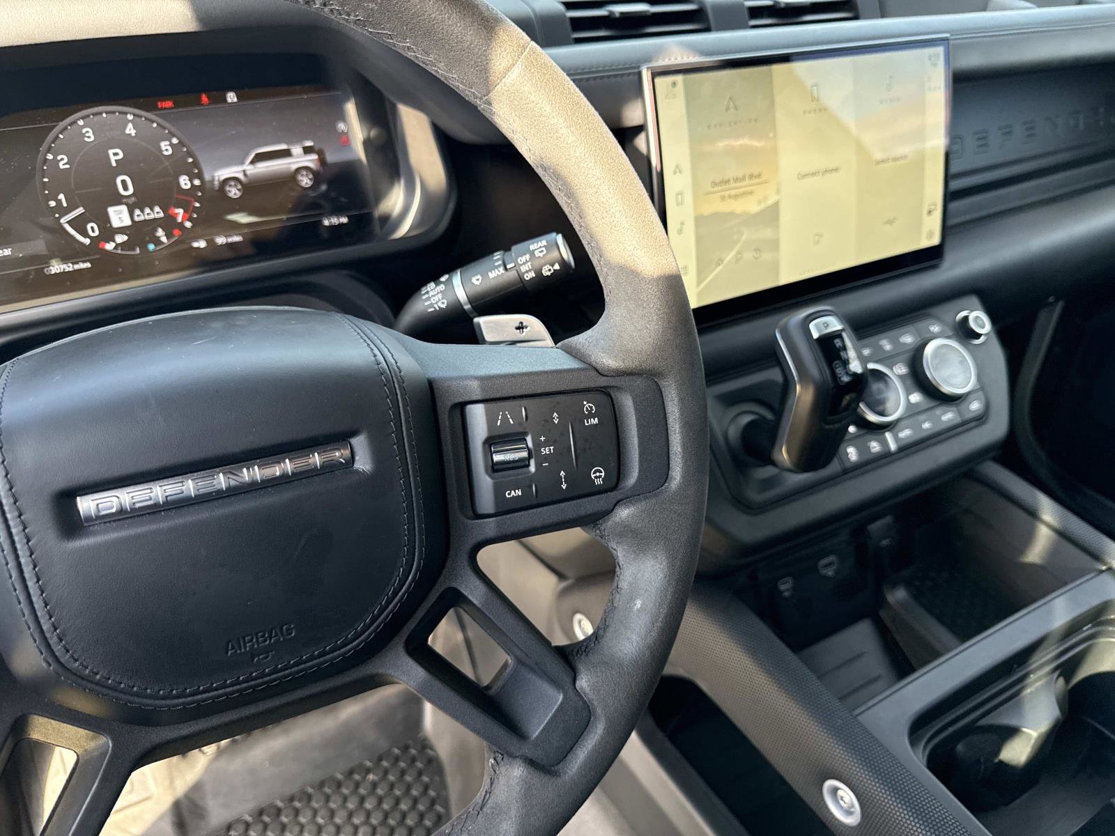 Used 2023 Land Rover Defender 110 V8 image 28