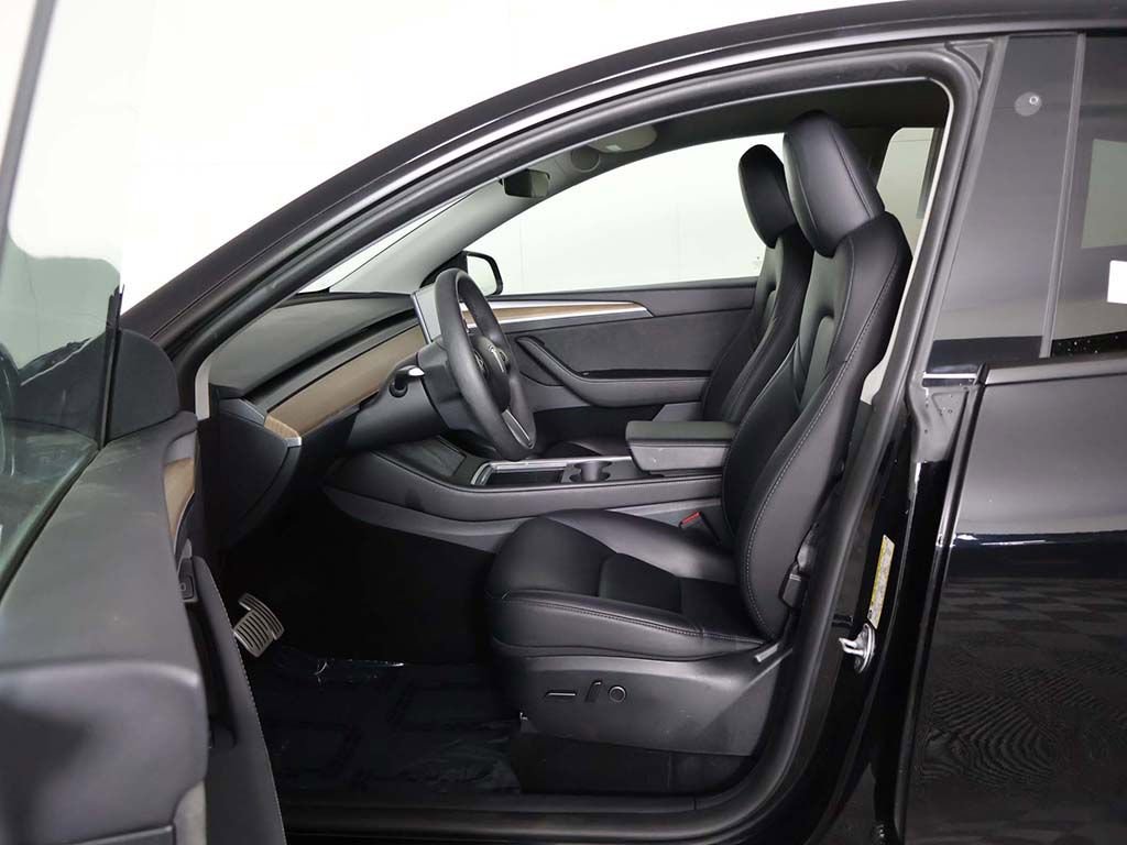 Used 2023 Tesla Model Y Performance AWD/4WD image 32