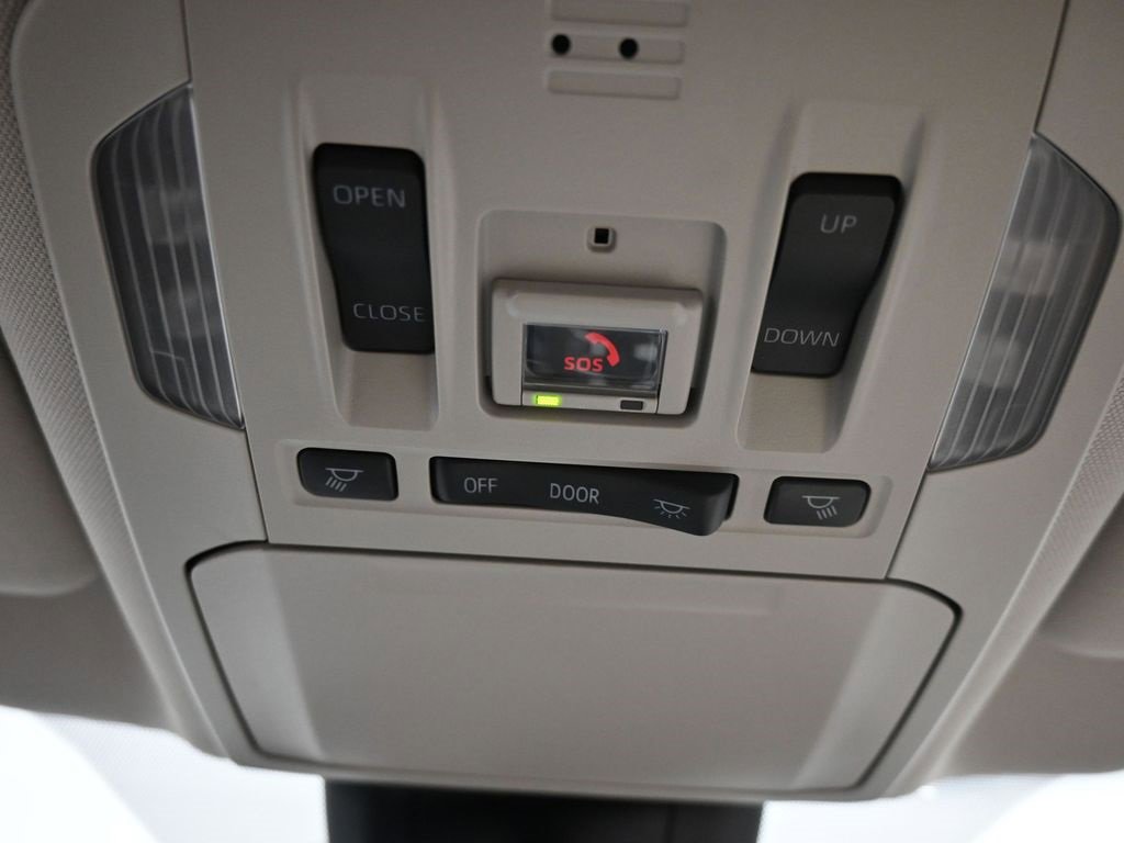 Used 2023 Toyota Highlander XLE image 30