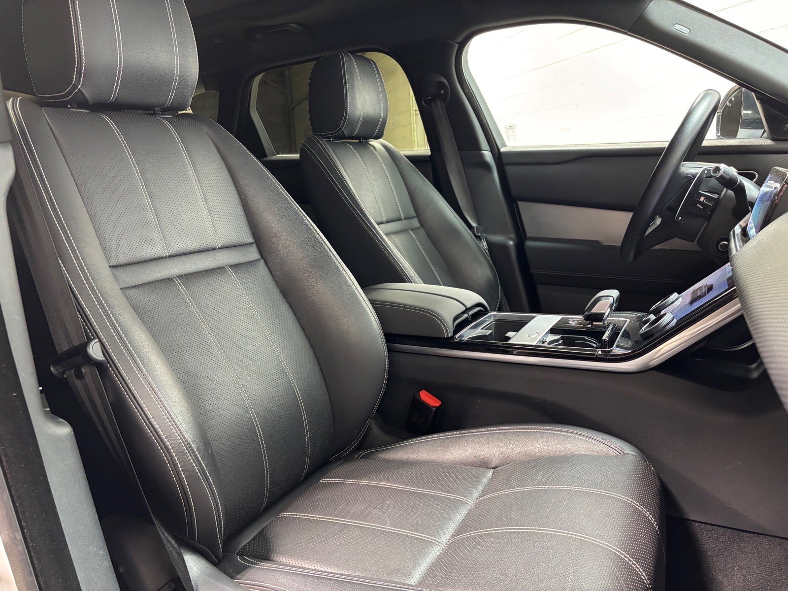 Used 2022 Land Rover Range Rover Velar R-Dynamic S AWD/4WD image 32