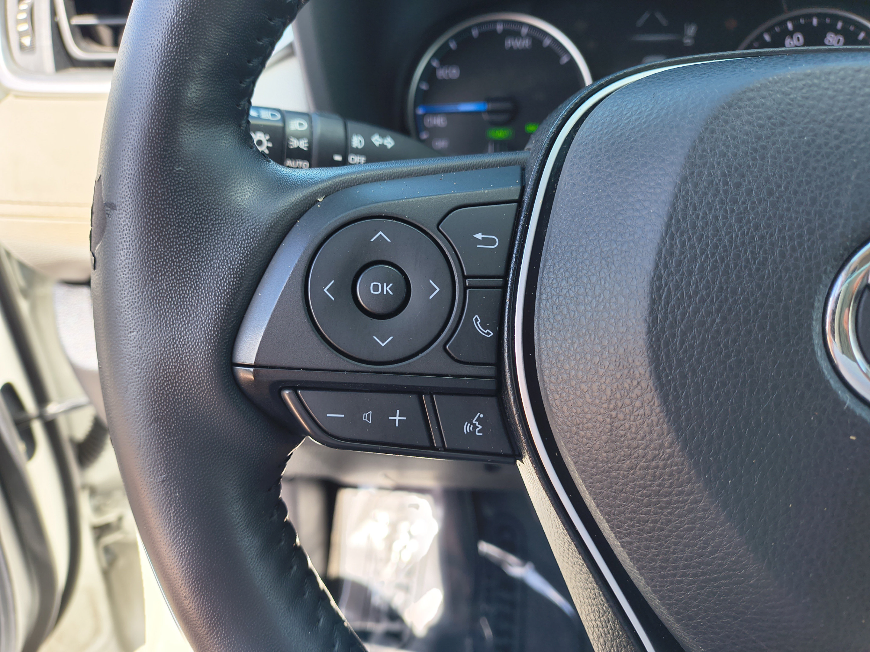 Used 2021 Toyota RAV4 XLE Premium AWD/4WD image 28