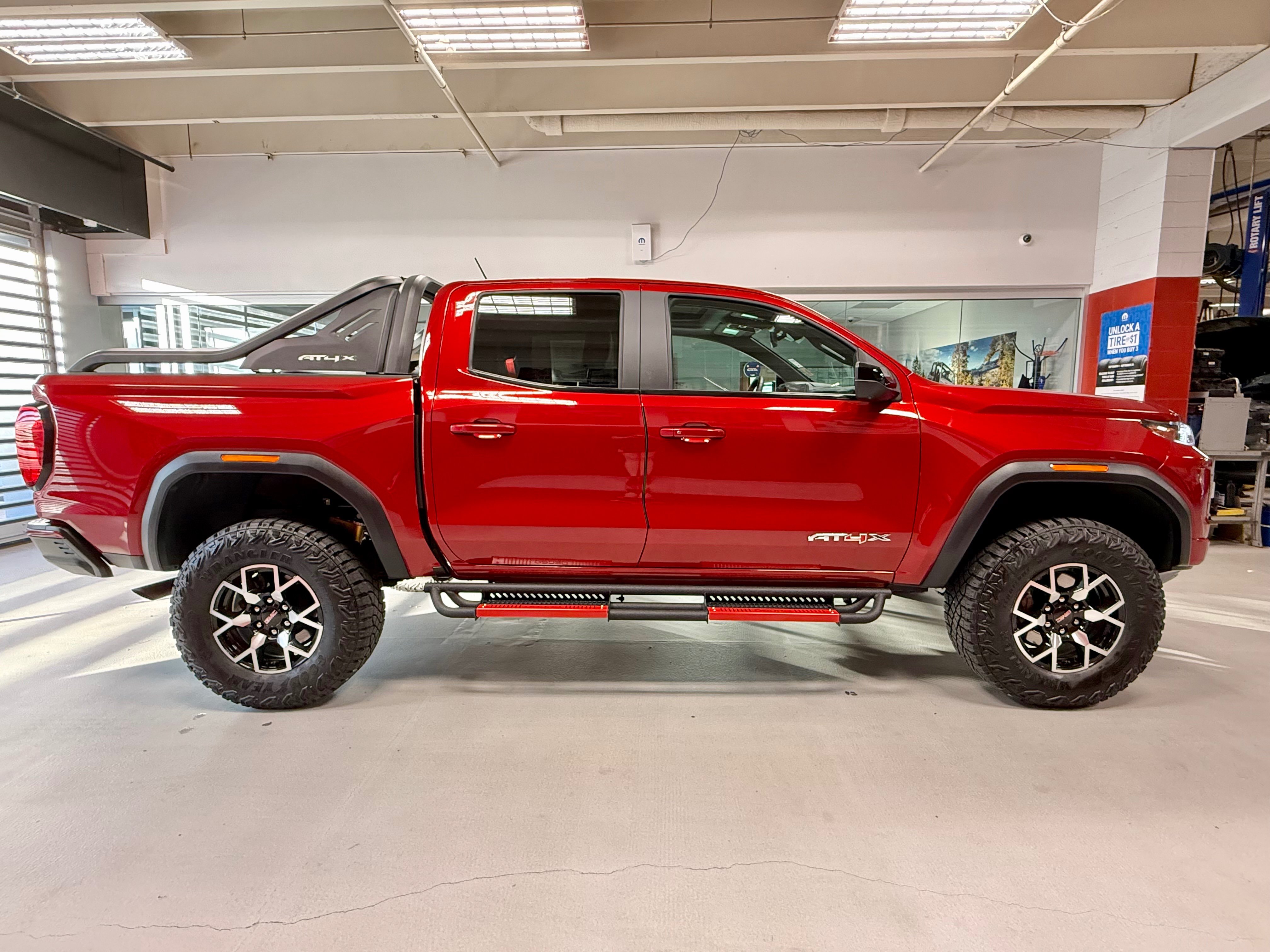 Used 2025 GMC Canyon AT4 w/ AT4X Package AWD/4WD image 11
