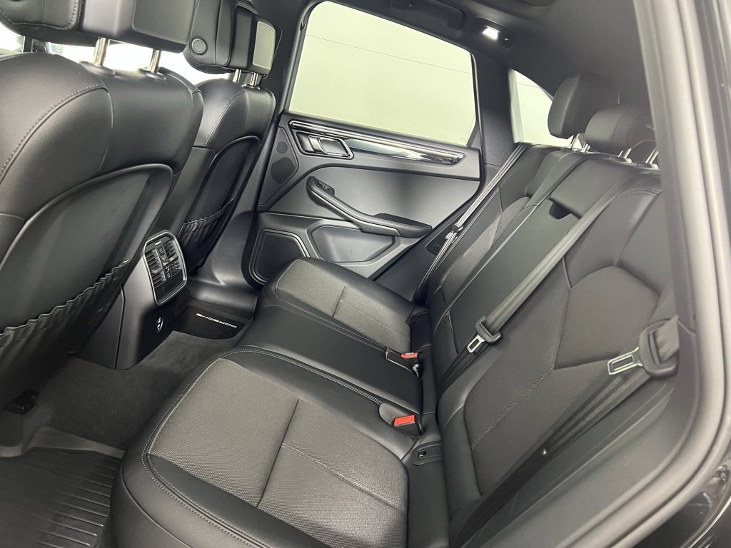 Used 2025 Porsche Macan image 24