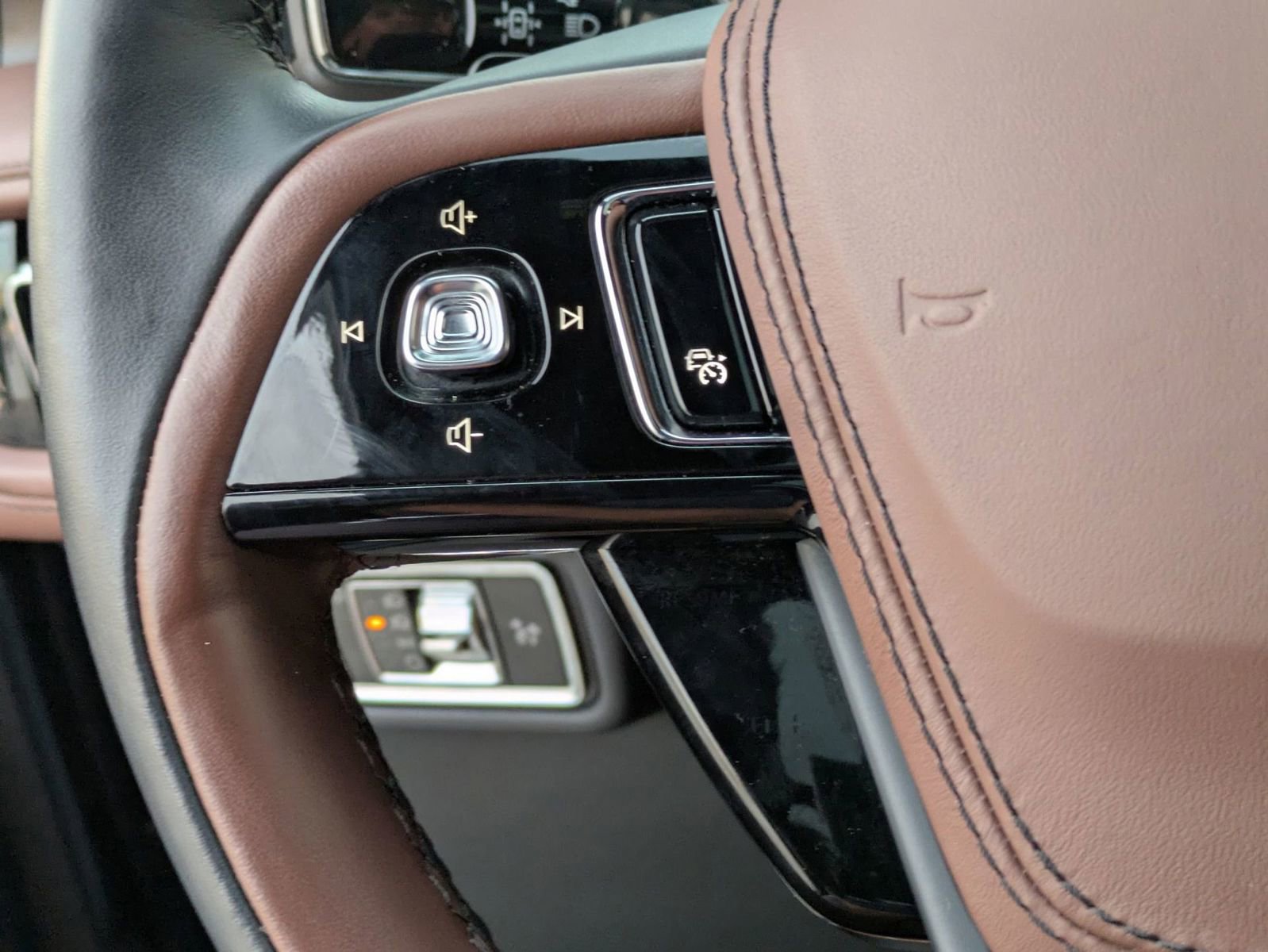 Used 2025 Lincoln Aviator Reserve w/ Illumination Package image 18