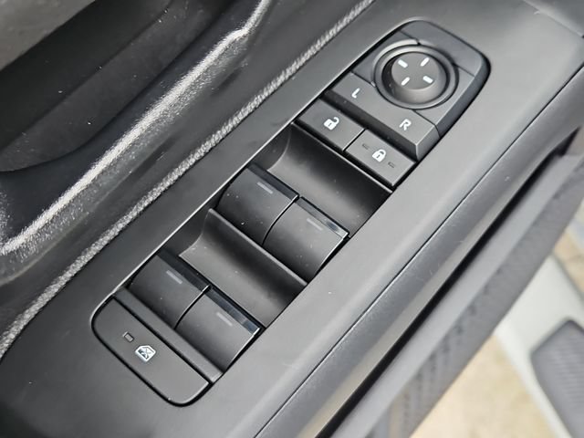Used 2025 Toyota Tacoma SR5 AWD/4WD image 15