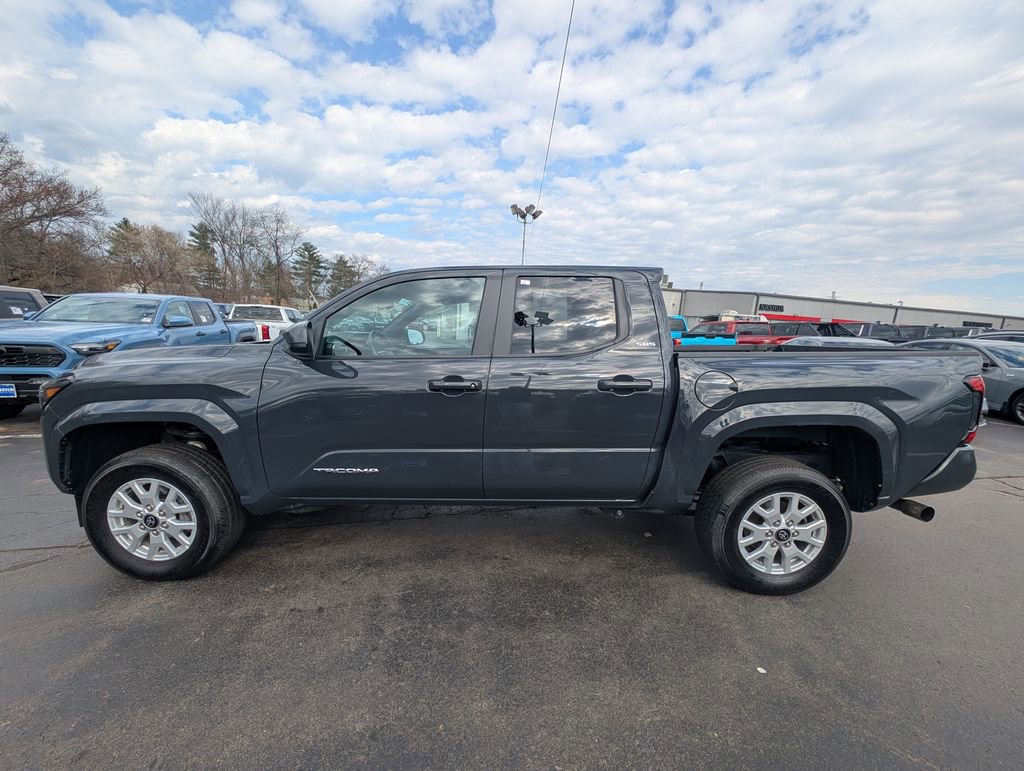 Certified 2024 Toyota Tacoma SR5 AWD/4WD image 3