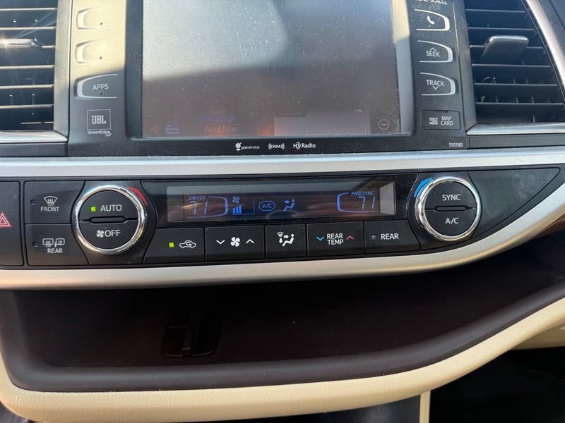 Used 2017 Toyota Highlander Limited AWD/4WD image 12