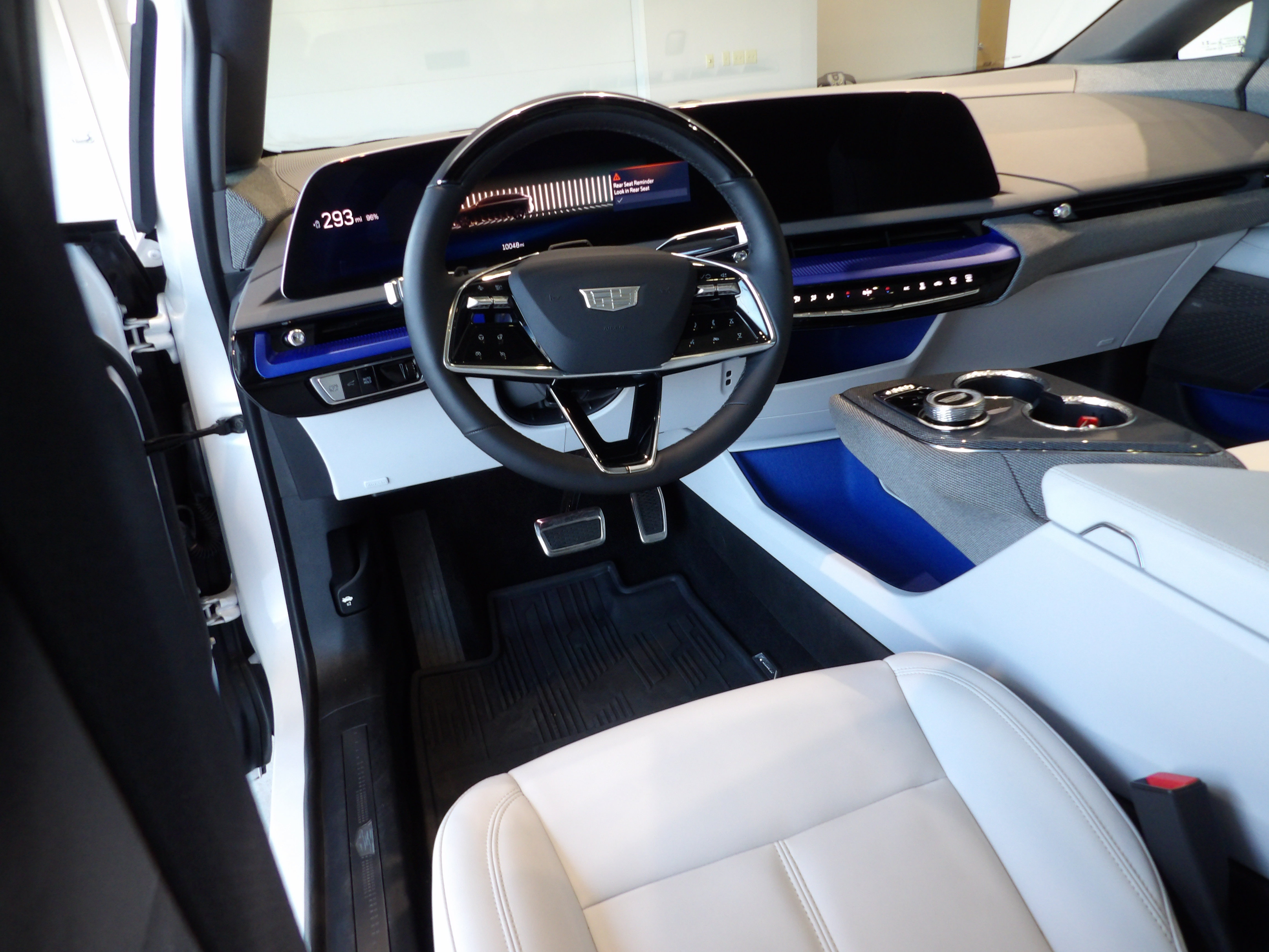 Used 2025 Cadillac Optiq Luxury 1 AWD/4WD image 16