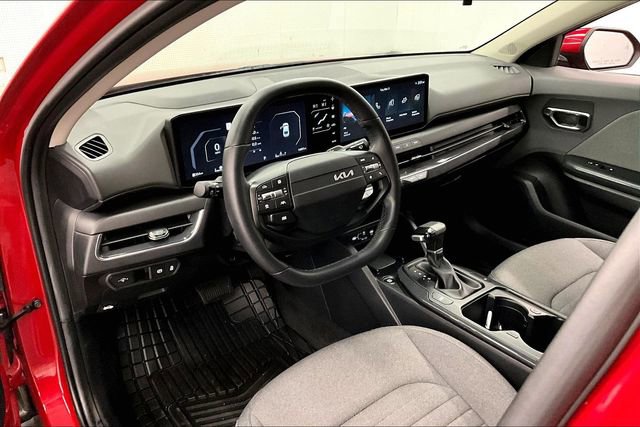 Used 2025 Kia K4 EX image 16