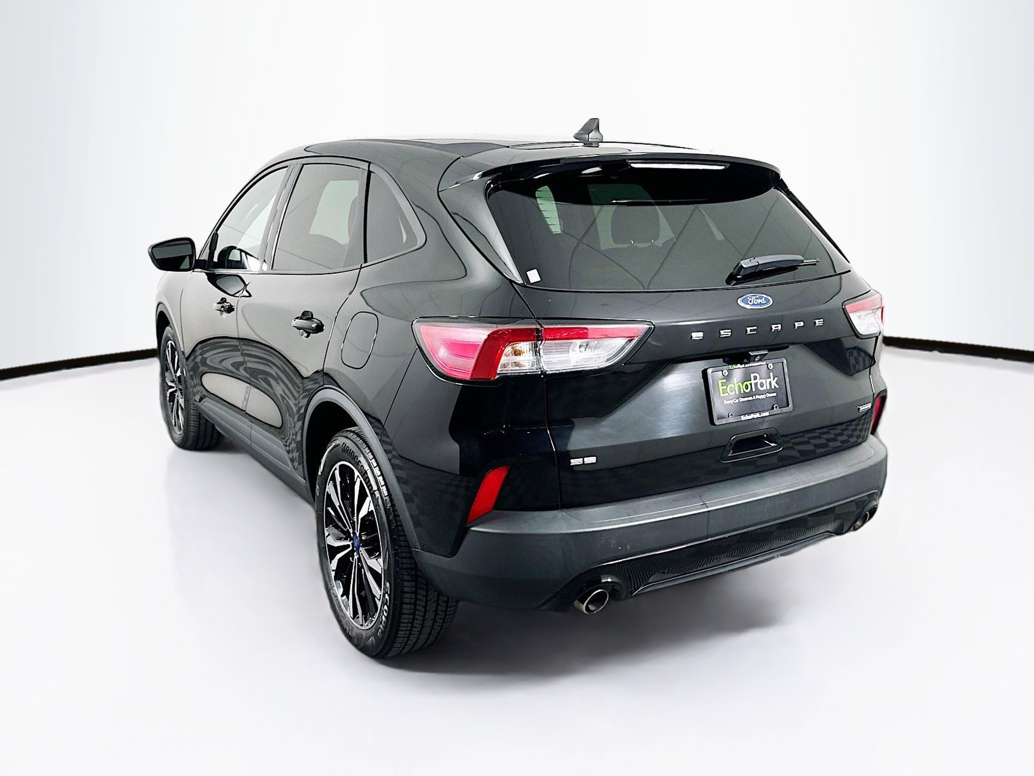 Used 2022 Ford Escape SE w/ SE Sport Appearance Package image 5
