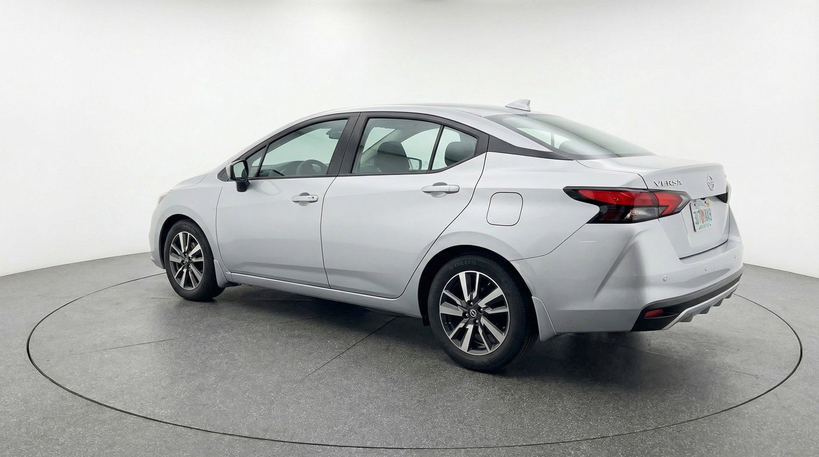 Used 2025 Nissan Versa SV image 6