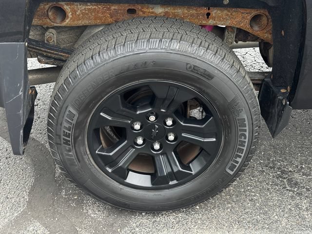 Used 2017 Chevrolet Silverado 1500 LT w/ Midnight Edition AWD/4WD image 12