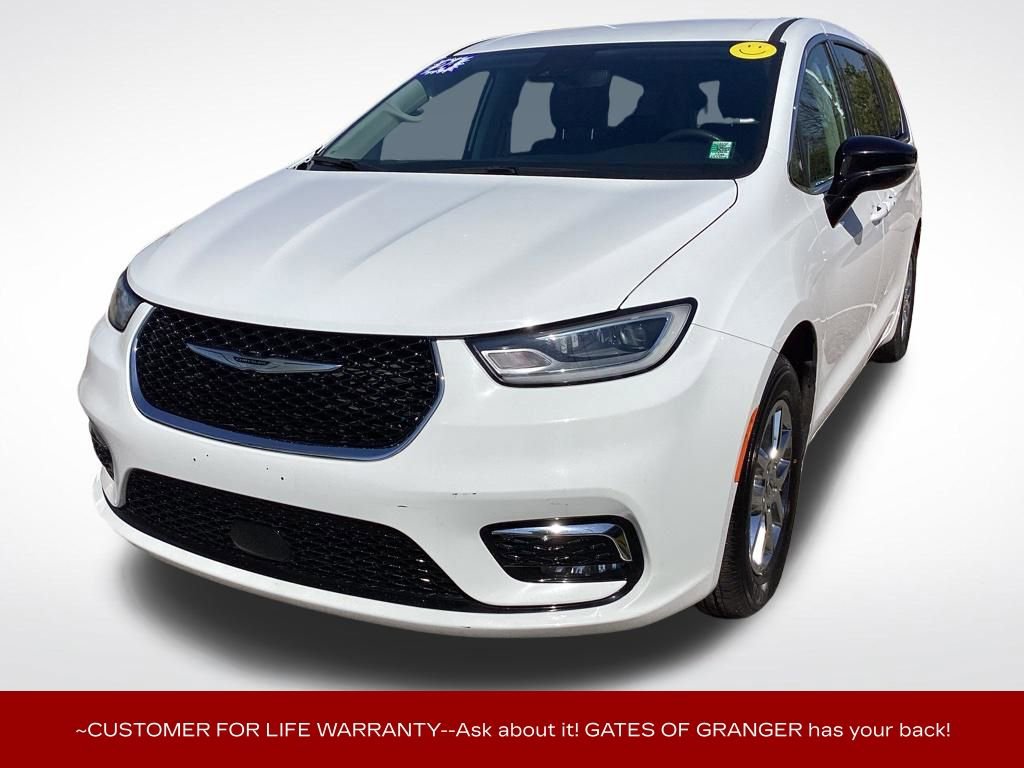 Used 2024 Chrysler Pacifica Touring-L FWD image 6