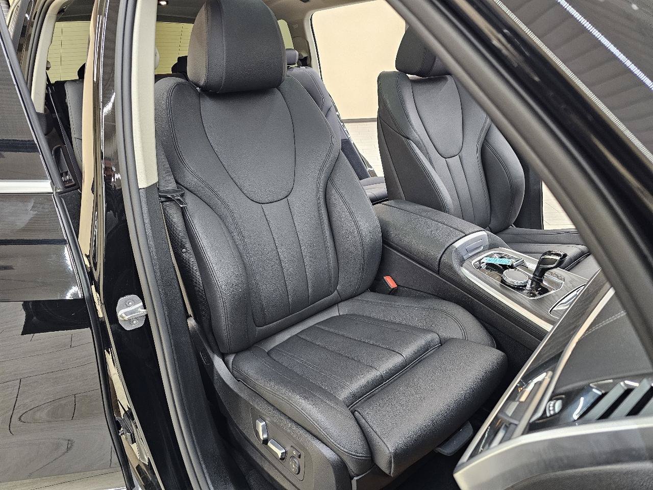 Used 2020 BMW X7 xDrive40i w/ Premium Package AWD/4WD image 21