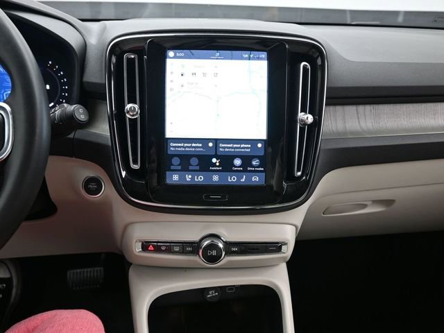 Used 2023 Volvo XC40 B5 Plus w/ Driver Assist Package AWD/4WD image 13