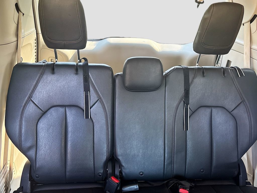 Used 2019 Chrysler Pacifica Touring-L image 19