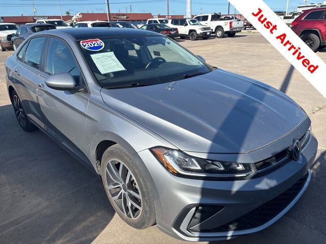 Used 2025 Volkswagen Jetta SE FWD image 5