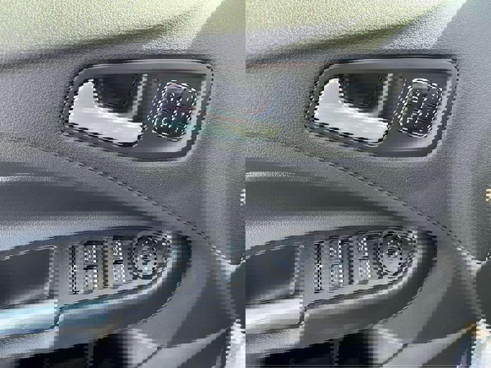 Used 2019 Ford Escape Titanium image 30