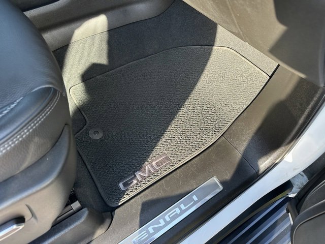 Used 2022 GMC Yukon Denali image 16