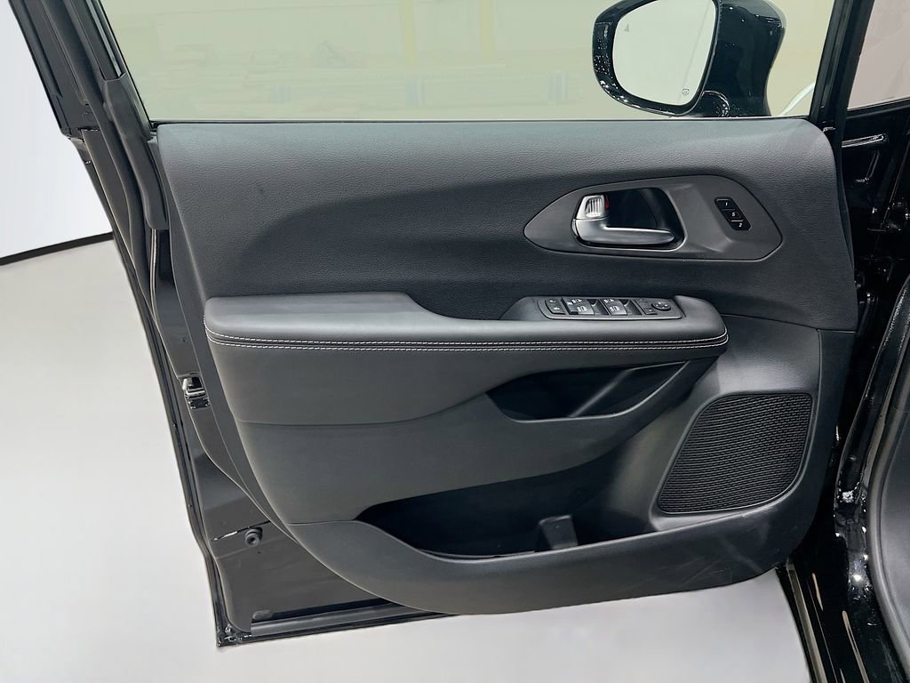 New 2026 Chrysler Pacifica Select image 17