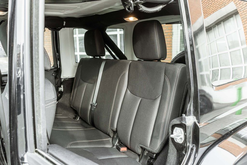 Used 2018 Jeep Wrangler Unlimited Sahara image 25