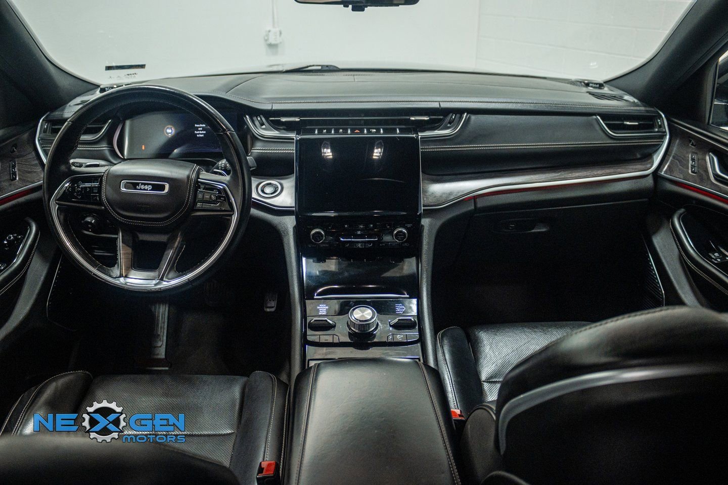 Used 2021 Jeep Grand Cherokee L Overland w/ Luxury Tech Group IV AWD/4WD image 31