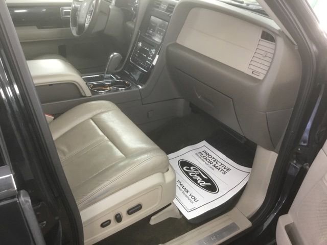 Used 2015 Lincoln Navigator L 4WD image 13