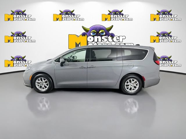 Used 2023 Chrysler Pacifica Touring-L FWD image 8