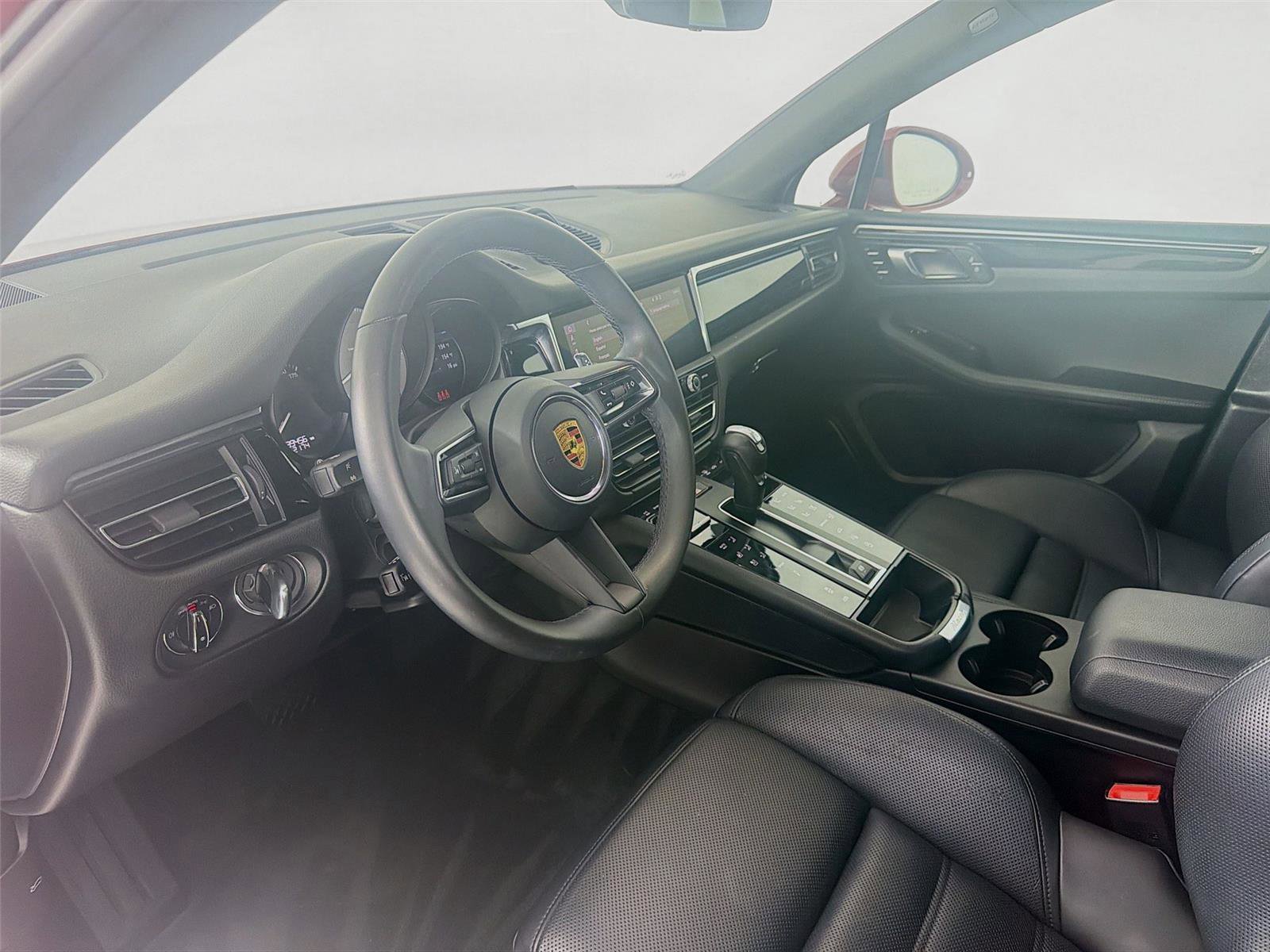 Certified 2023 Porsche Macan S AWD/4WD image 4