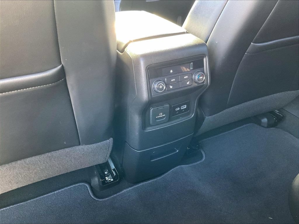 Used 2023 GMC Acadia SLT w/ Preferred Package AWD/4WD image 28