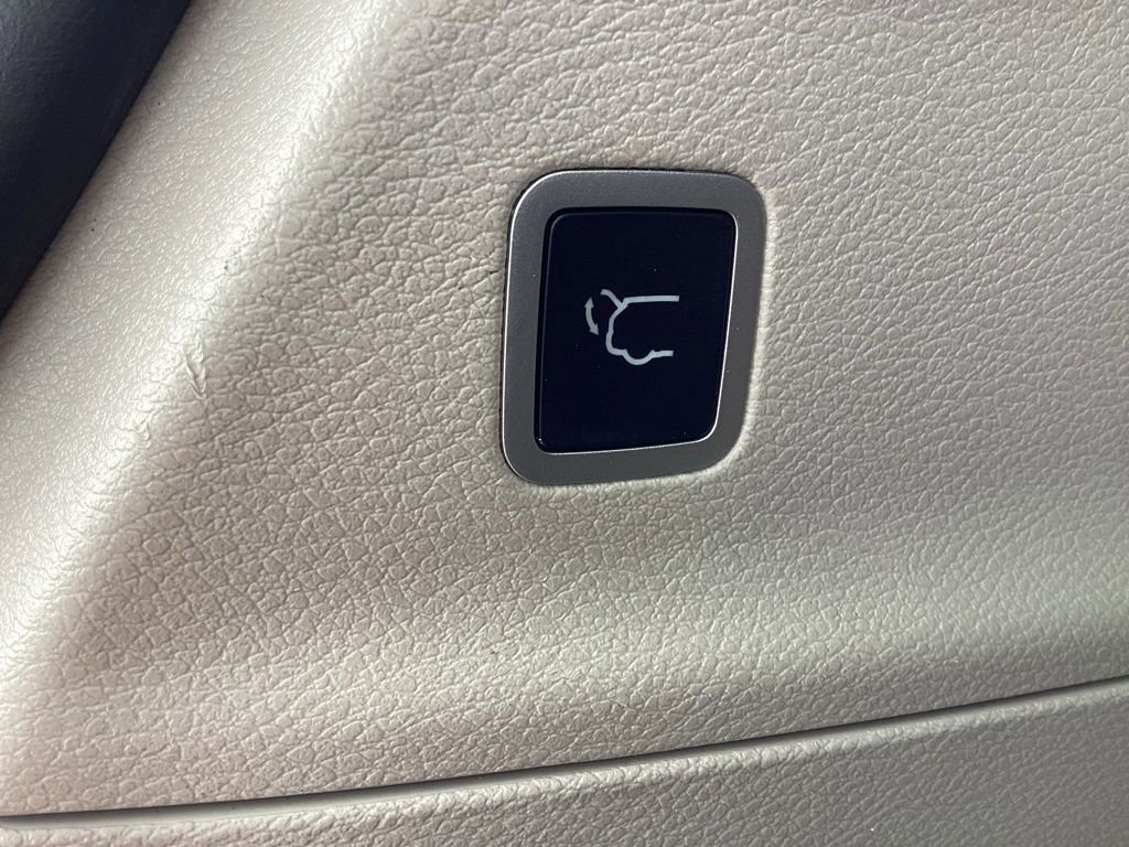 Used 2023 Chrysler Pacifica Touring-L image 13