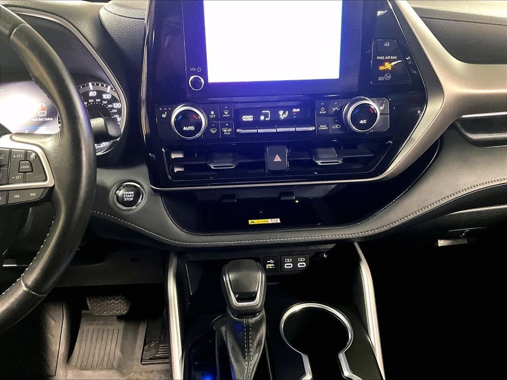 Used 2023 Toyota Highlander XLE AWD/4WD image 27