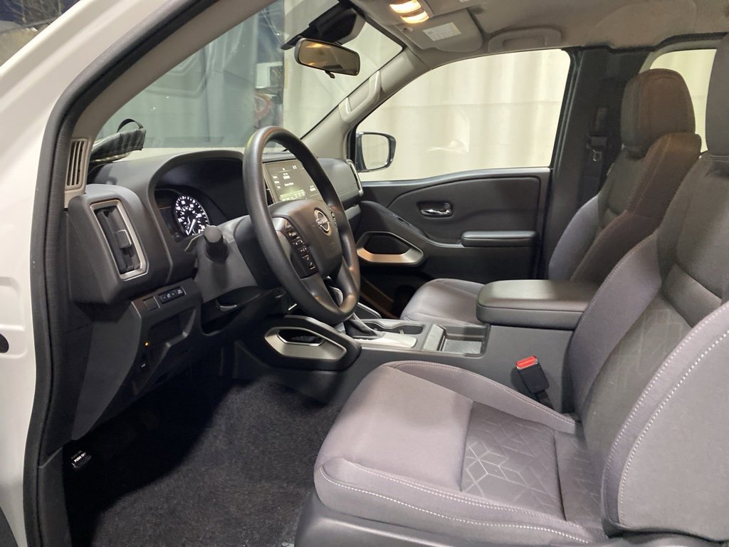 Used 2025 Nissan Frontier SV image 14