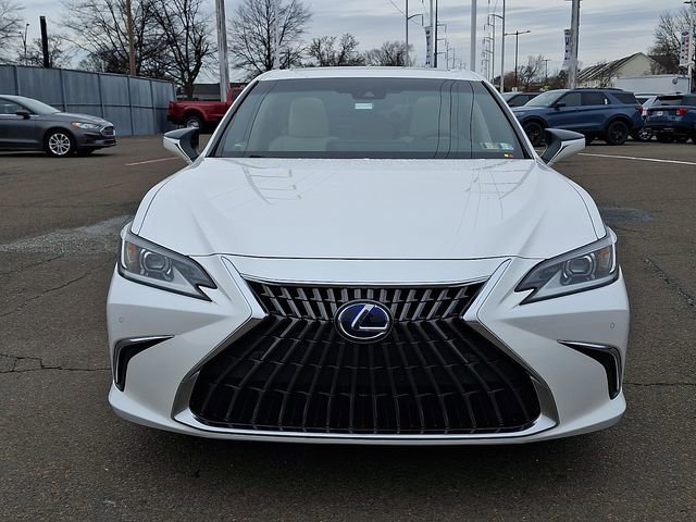 Used 2022 Lexus ES 300h w/ Accessory Package FWD image 2