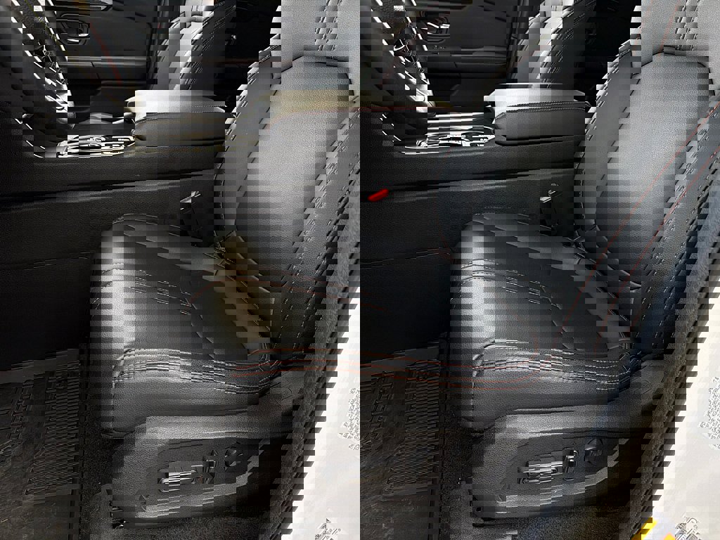 Used 2025 Honda Pilot TrailSport image 9